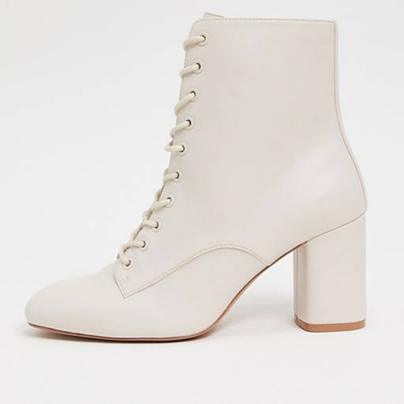 Stradivarius White Boots - Picture 3 of 7